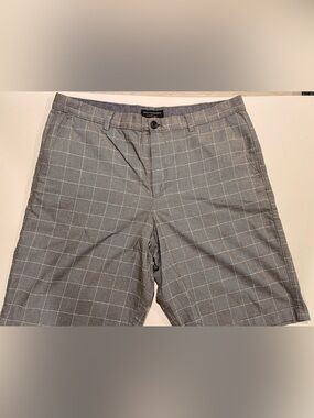 Banana Republic Men’s Black and White Windowpane shorts size 36